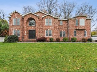 40 Glenwood Ave, Demarest, NJ 07627