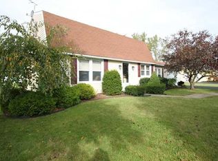 98 Lindhurst Dr, Lockport, NY 14094