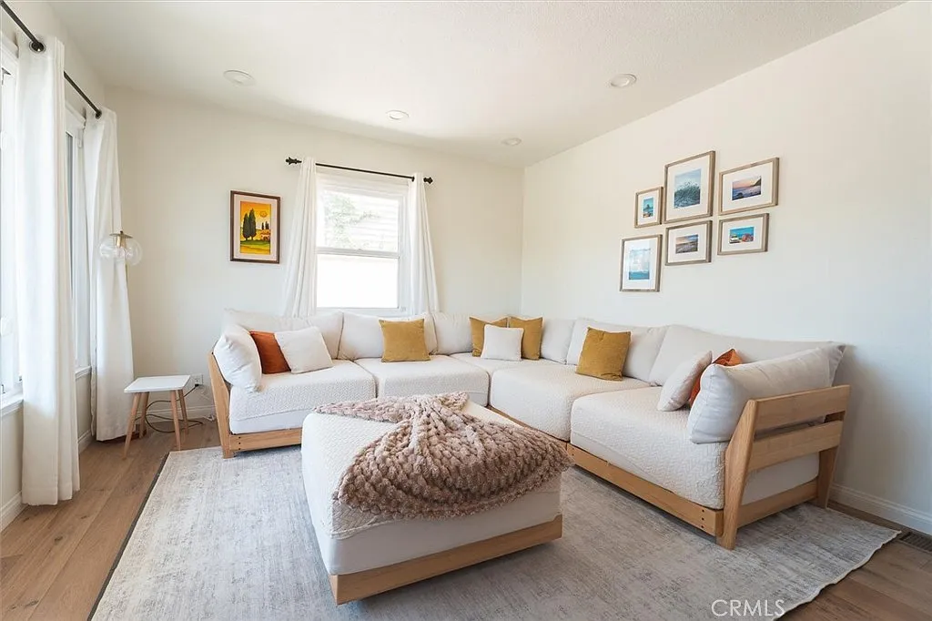 4 bed, 2022 sqft, $6,500 — Photo 2