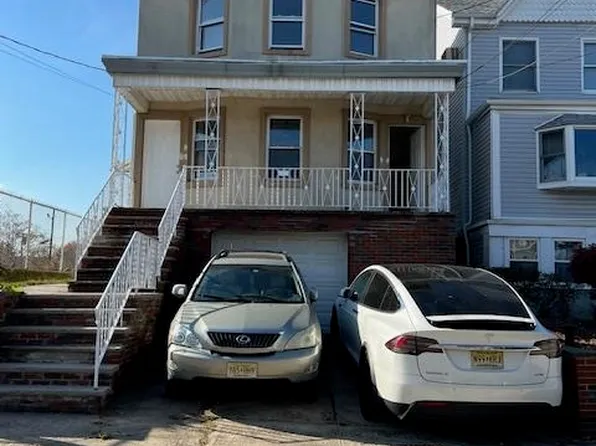 135 Lord Ave, Bayonne, NJ 07002