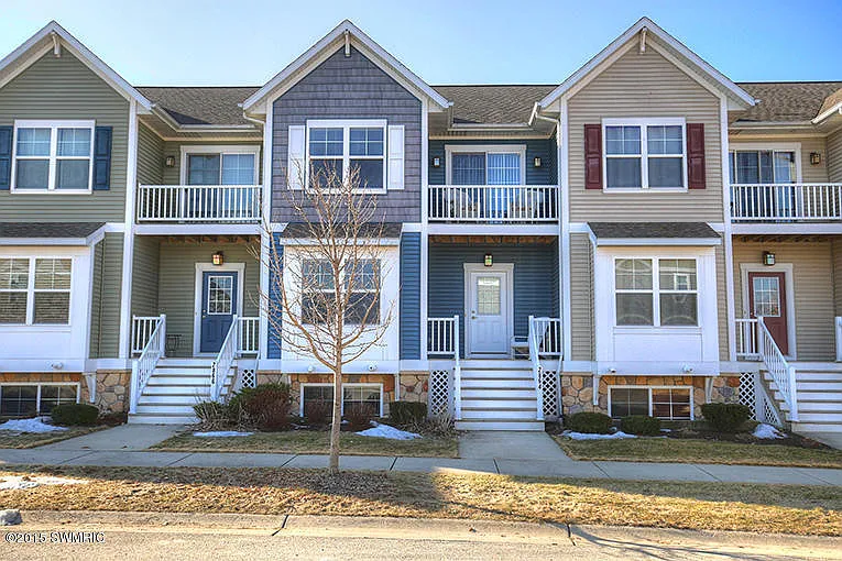 2864 Hearthstone Dr SE photo 1