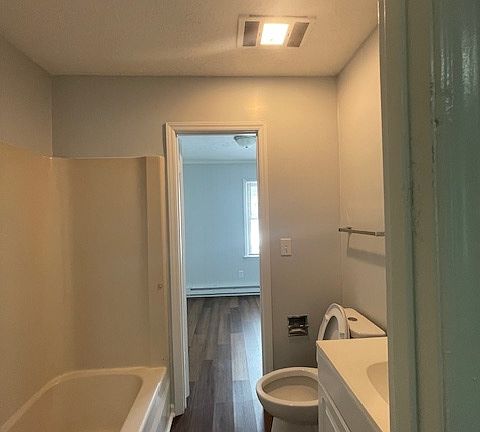 5th image of 818 Powhatan Ave #11385105
