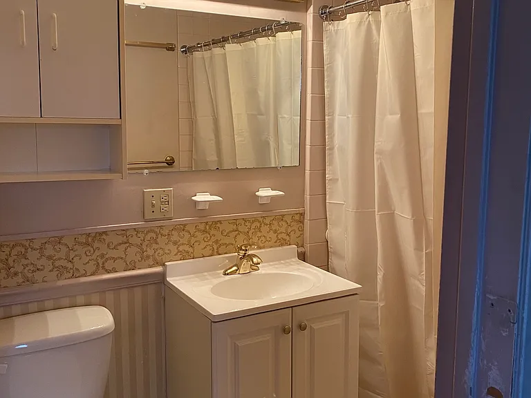 222 Williams St E #112 — Photo 8