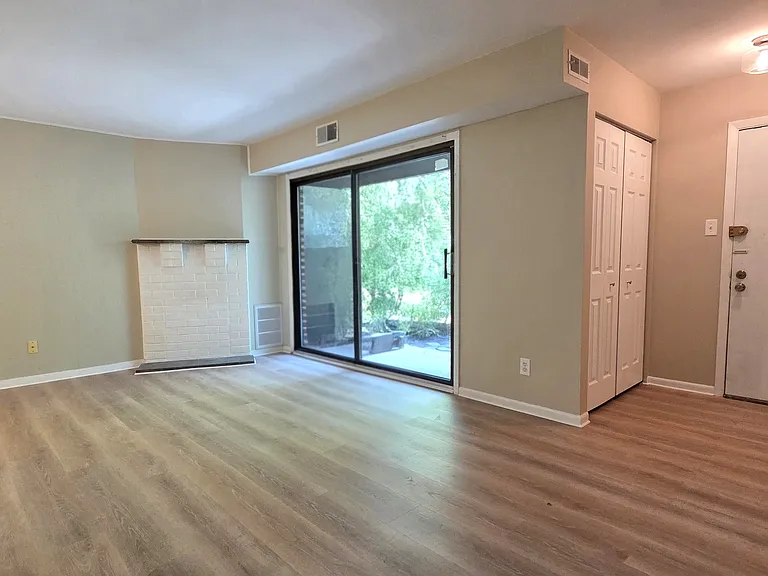 705 Meadowbrook Dr #705 — Photo 2