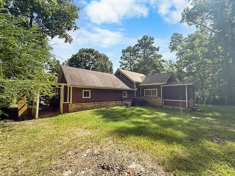 143 Maple St — Photo 2