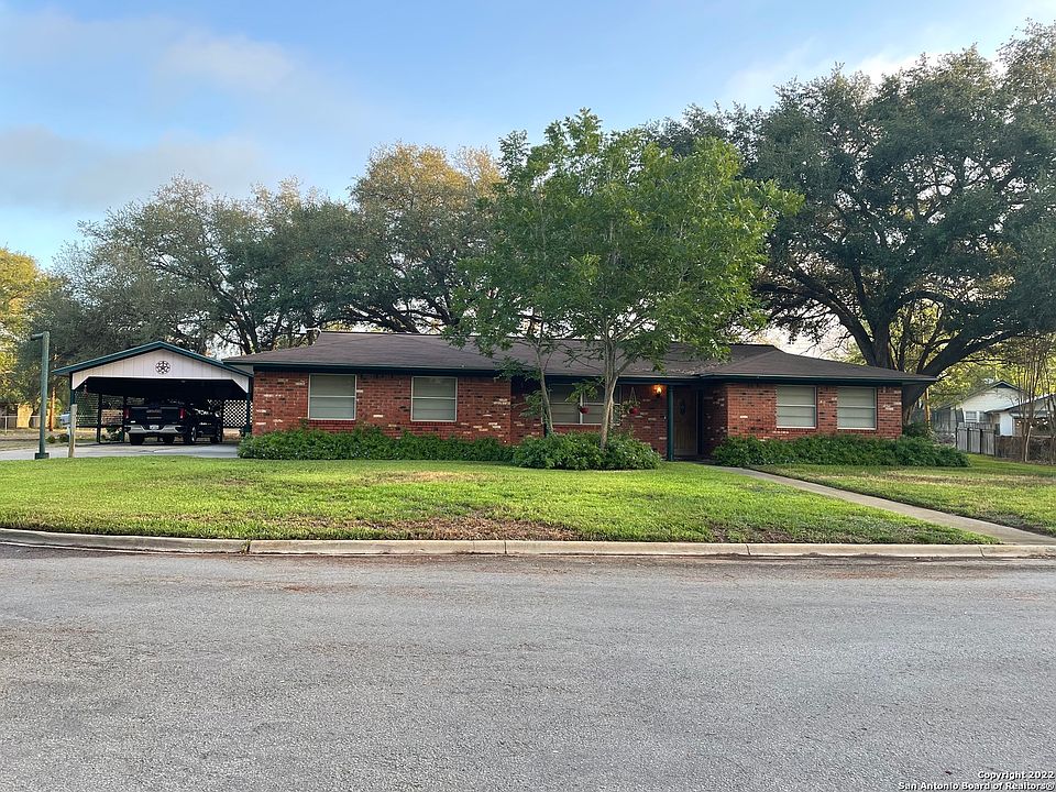 1st image of 1040 Oakcrest Dr