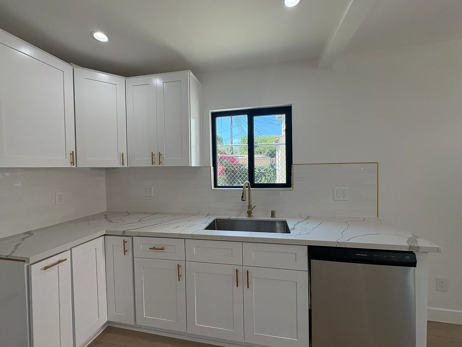 2 bed, 800 sqft, $2,800 — Photo 3