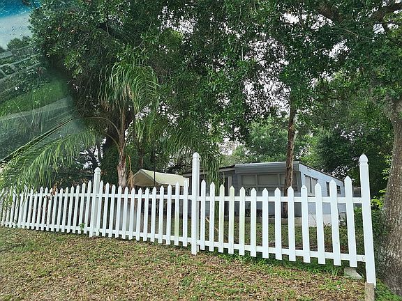 4th image of 1431 Carlisle Dr