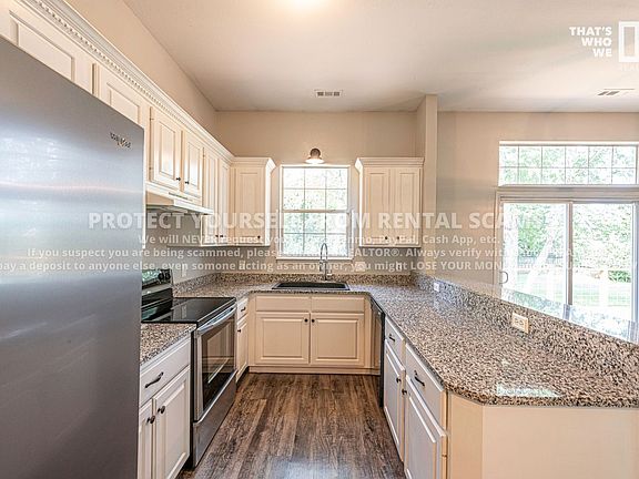 5th image of 1309 N Genoa Ave