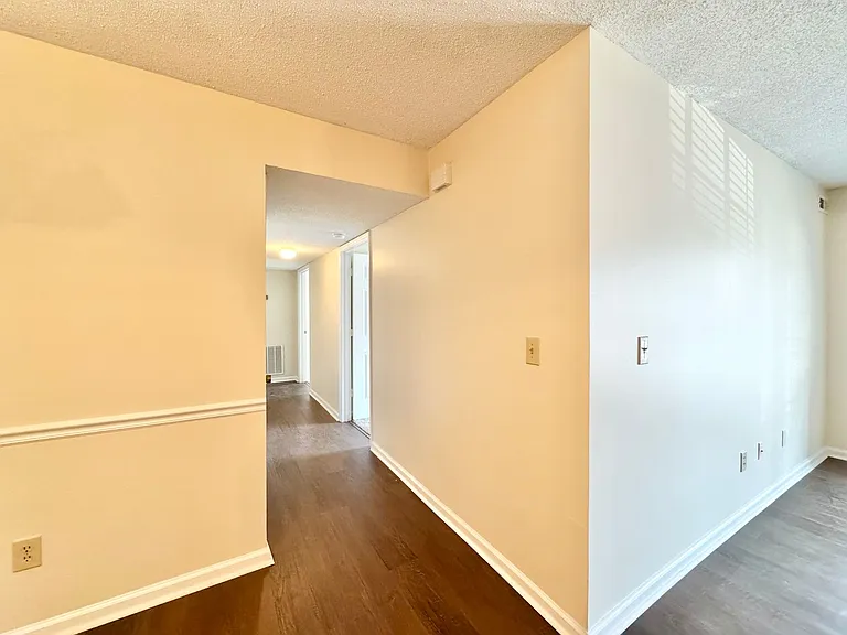7123D W Friendly Ave — Photo 7