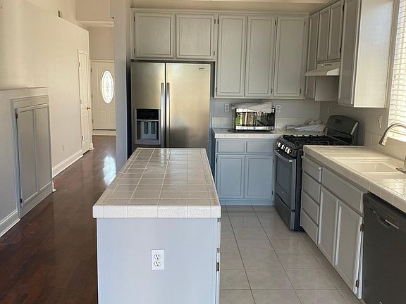 3rd image of 1045 Cloverbrook Cir
