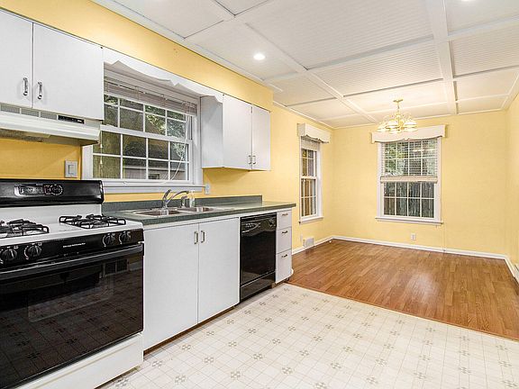3rd image of 5126 N Riverview Dr