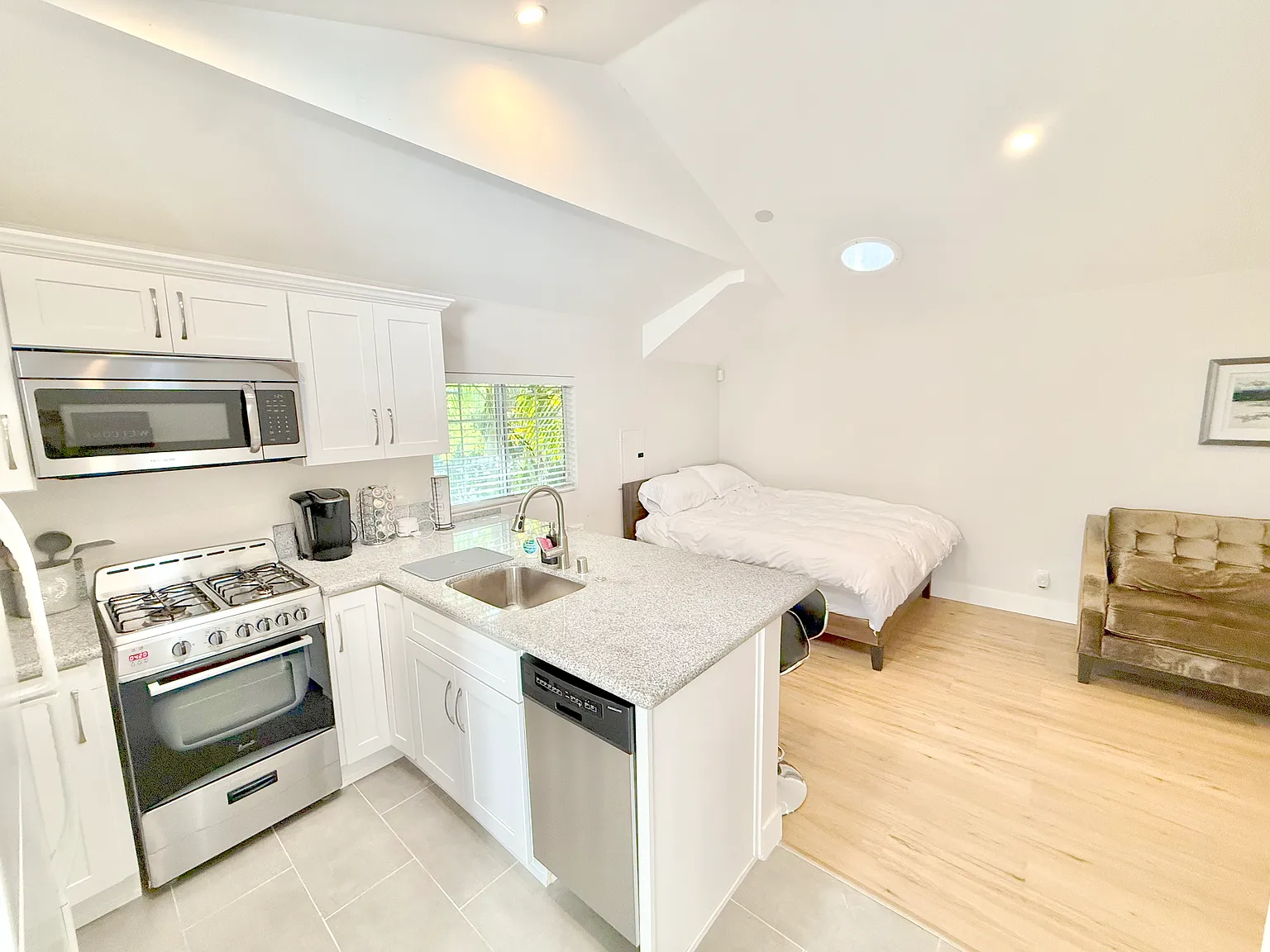 Studio, 500 sqft, $3,000 — Photo 3