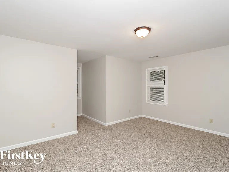 4927 Castlewood Dr SW — Photo 9