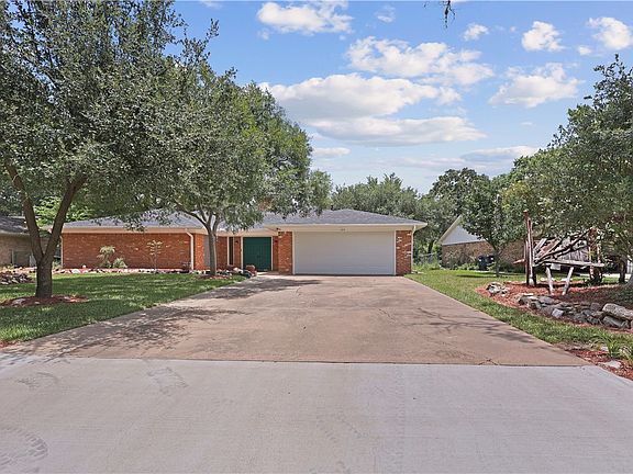 3rd image of 1212 Lancelot Cir