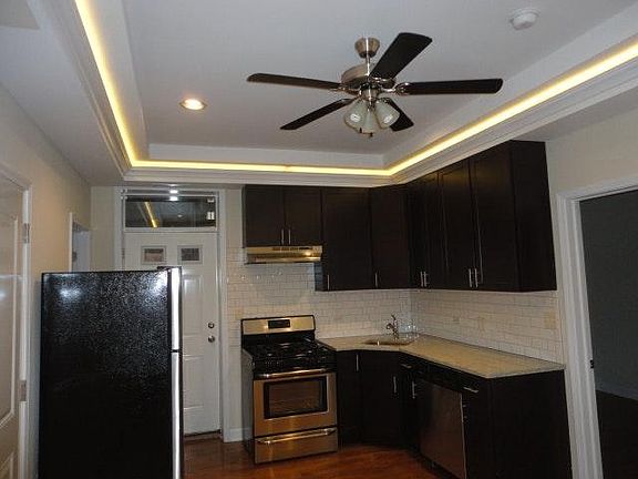 3rd image of 853 W Cornelia Ave #2FFV