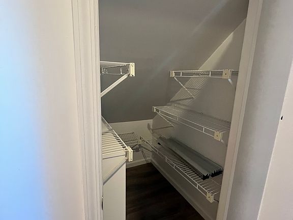 3rd image of 81 Seaview Ave Floor 3