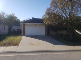132 SW Hillcrest Ln, Lees Summit, MO 64063