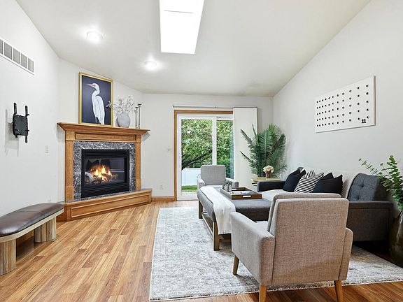 4th image of 799 STONE RIDGE DRIVE