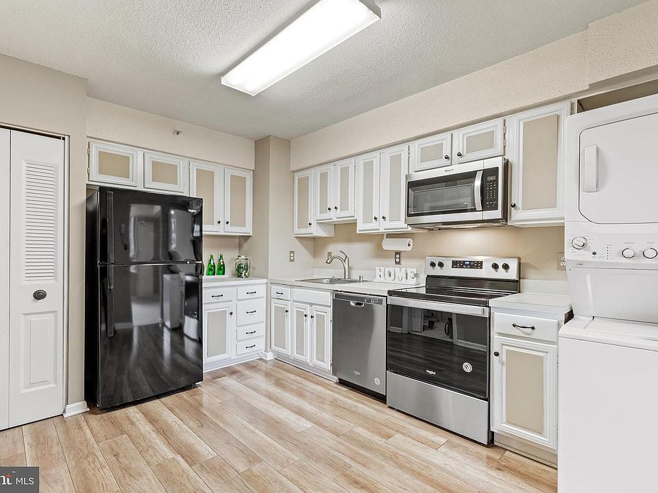 1st image of 3713 S George Mason Dr APT 1109