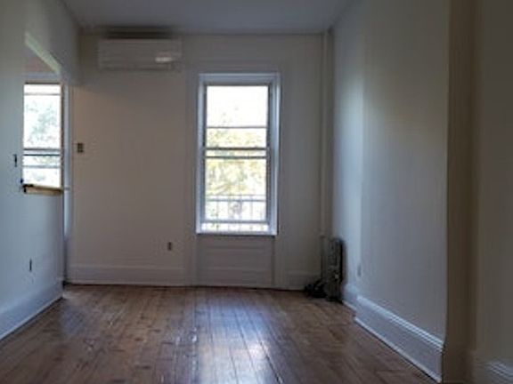 3rd image of 373 Sackett St Floor 3