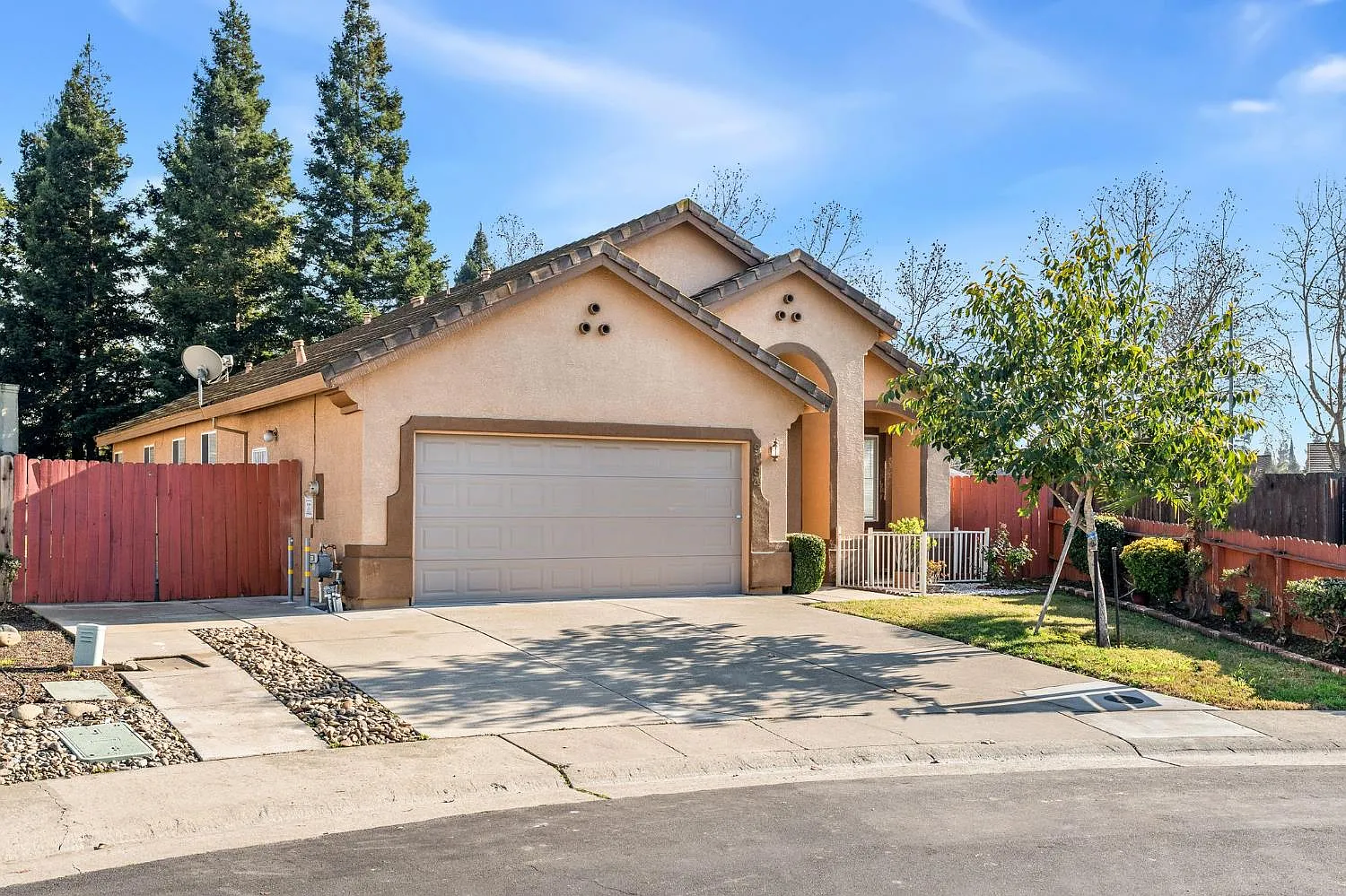 9184 Laguna Center Cir photo 1