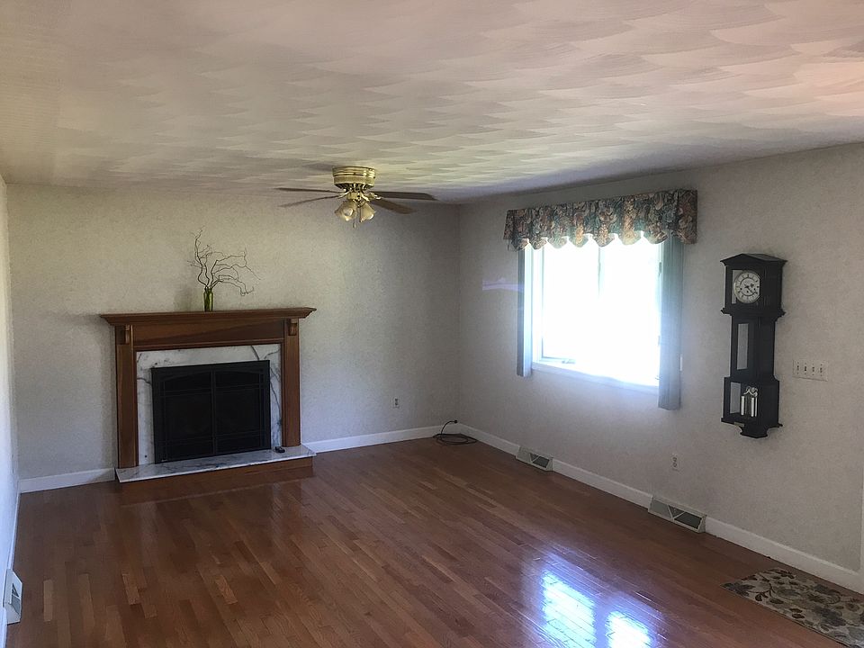 1st image of 31 Jennifer Ln