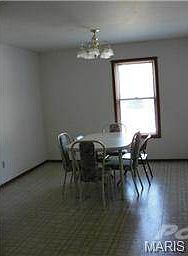 Entertain in the breakfast room around the table!