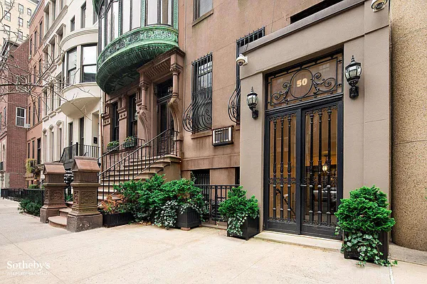 Sold by Sotheby's International Realty | media 10