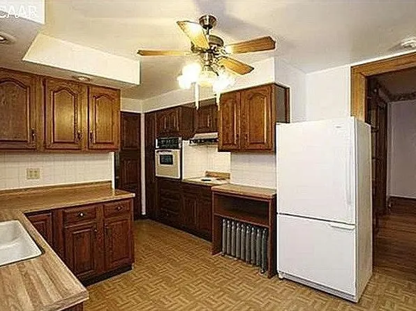 430 N Van Buren St, Iowa City, IA 52245