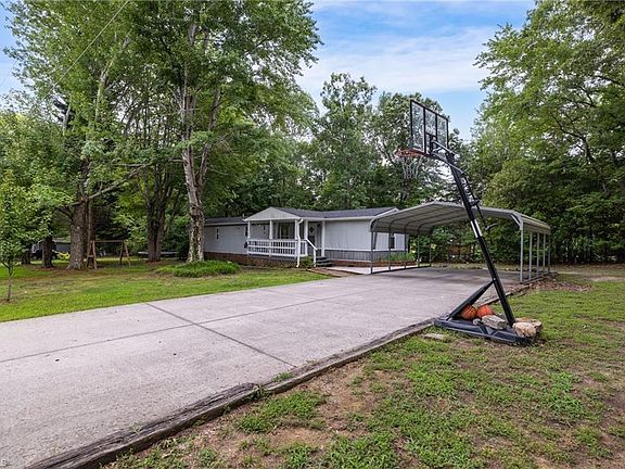 3rd image of 124 Martha Ln