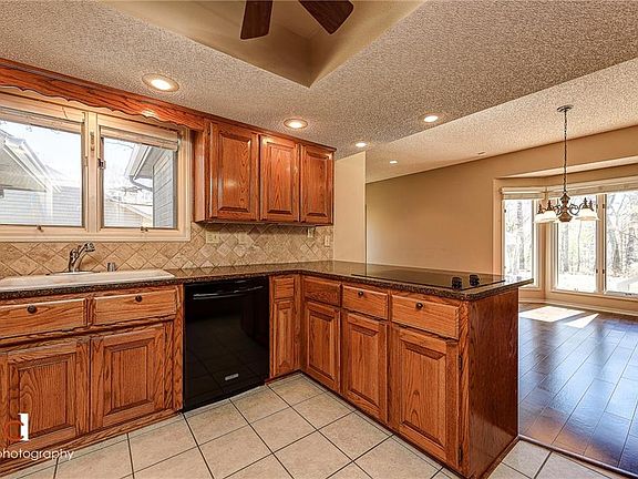 4th image of 10 Huskins Cir