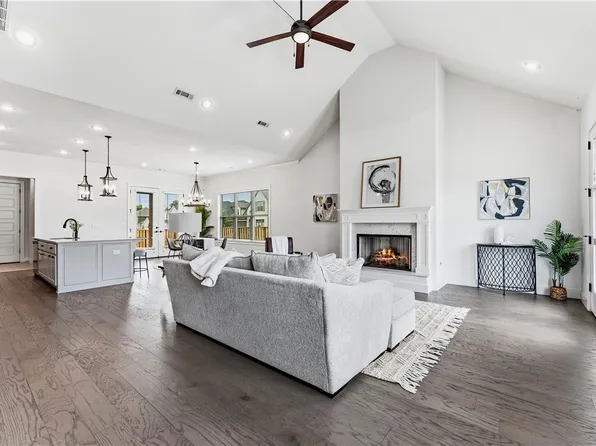 6200 SW Luna Ln, Bentonville, AR 72713