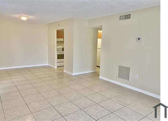 405 Executive Center Dr — Photo 1