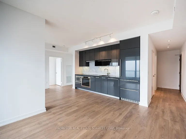 117 McMahon Dr #2702 — Photo 2