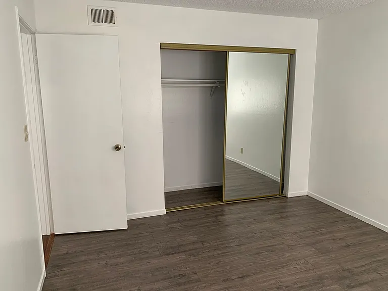 5528 Keoncrest Cir #4 — Photo 7