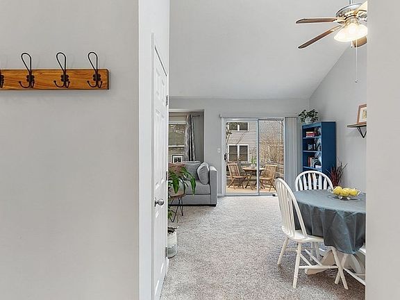 4th image of 19 Whittier Ln #19