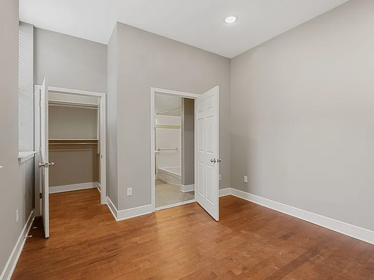 170 W Washington St — Photo 32