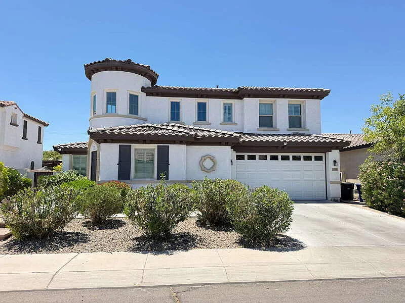 4 bed, 3.5 bath, 3800 sqft, $4,000 — Photo 1