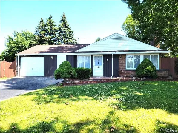 664 Upper Mountain Rd, Lewiston, NY 14092