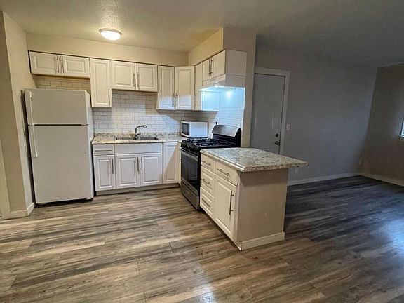 5th image of 5419 4th St NE