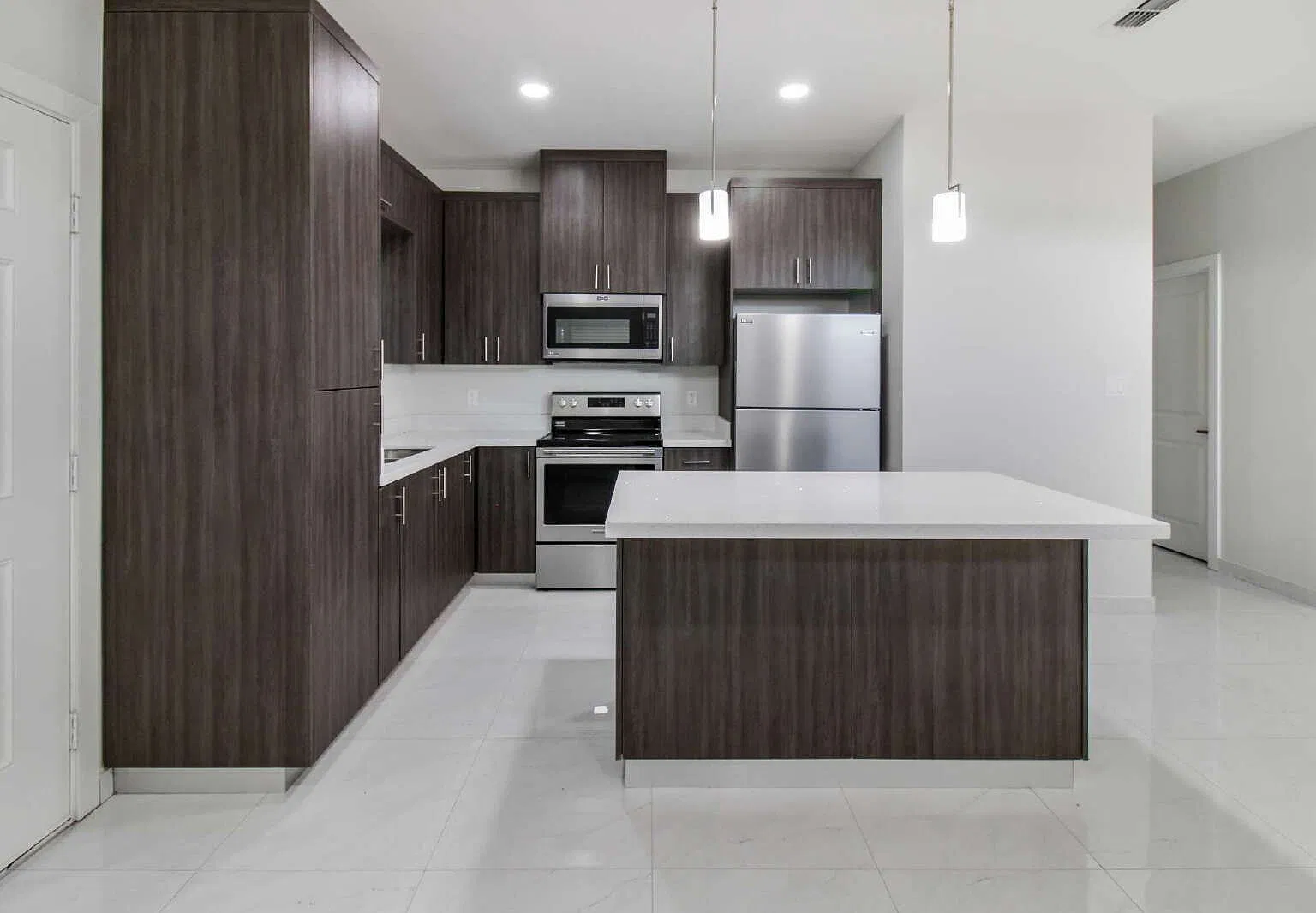 2 bed, 2.0 bath, 1050 sqft, $1,000 — Photo 4