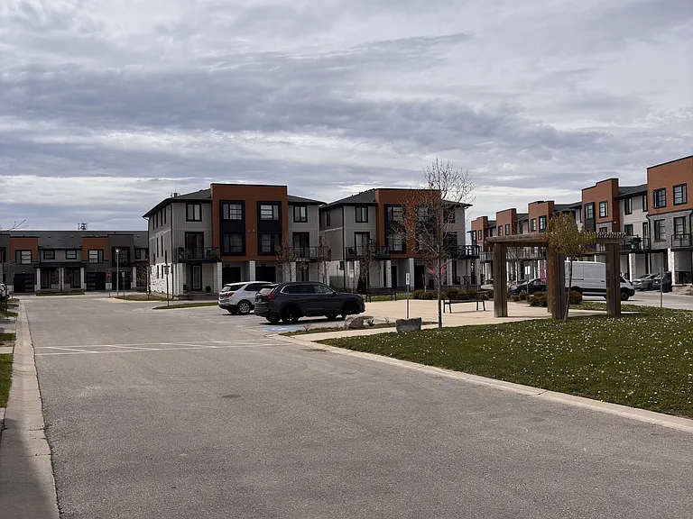 933 Manhattan Way #933 — Photo 14