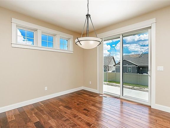 5th image of 3109 Golden Acres Dr
