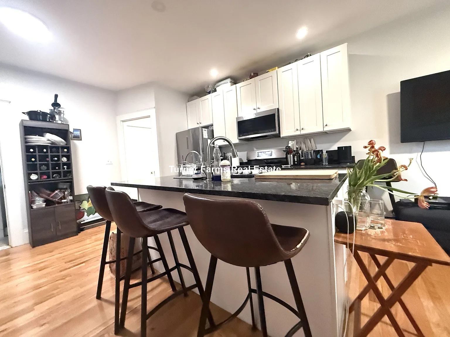 3 bed, 9999 sqft, $3,750 — Photo 2