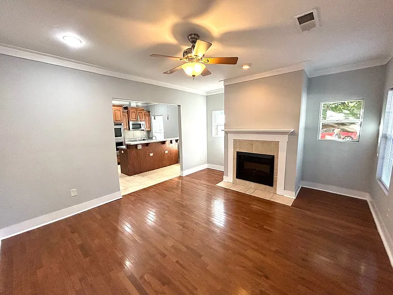 1020 Hill St SE — Photo 2