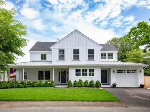 28 Rose Ave, Marblehead, MA 01945