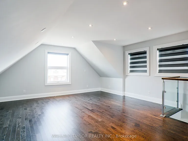 148 Carlaw Ave #UPPER — Photo 15