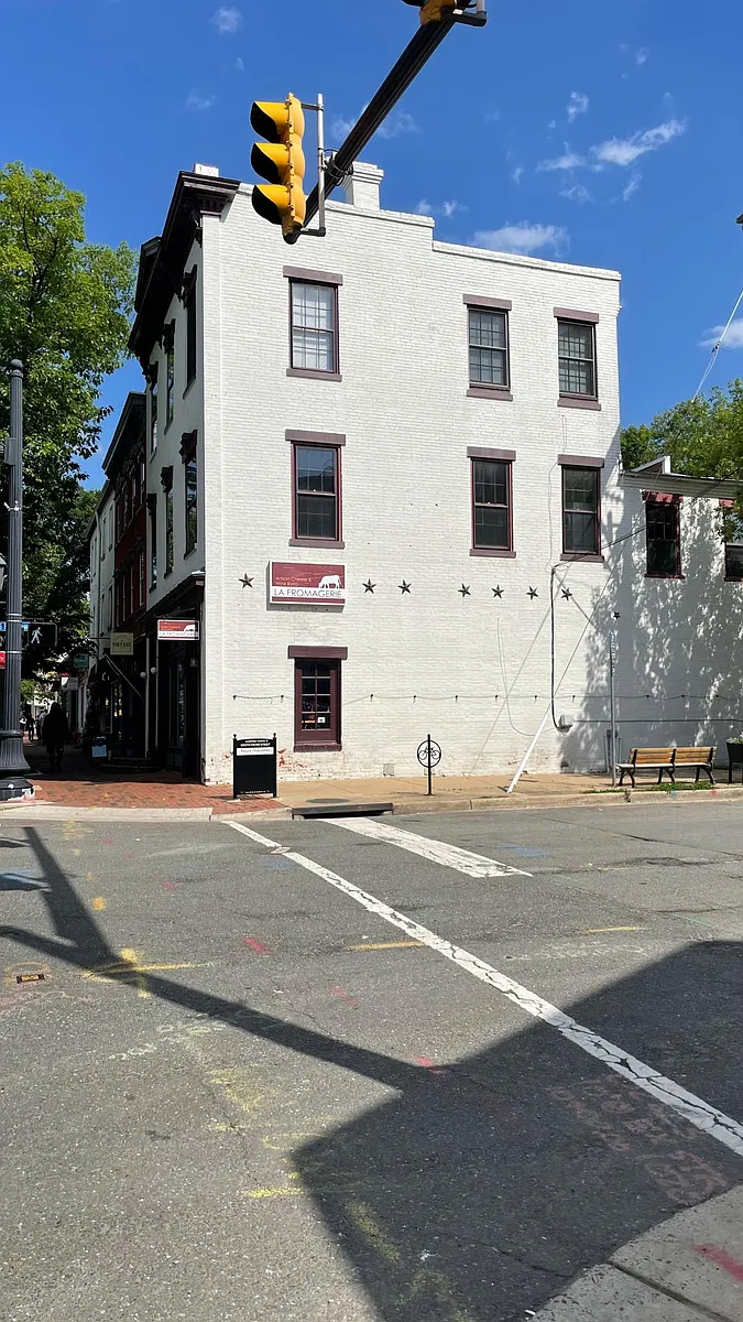 Building Photo - 1220 King St #1