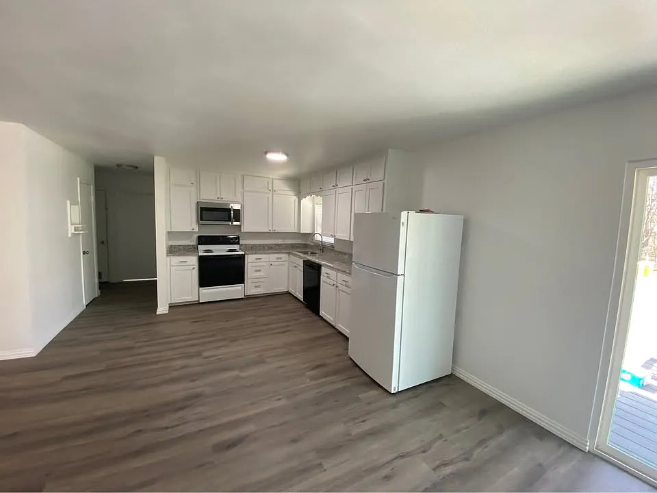 3 bed, 1008 sqft, $1,400 — Photo 3